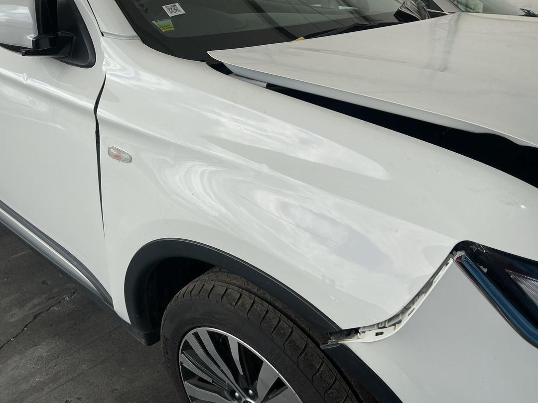 Photo '10' of Mitsubishi Outlander LS