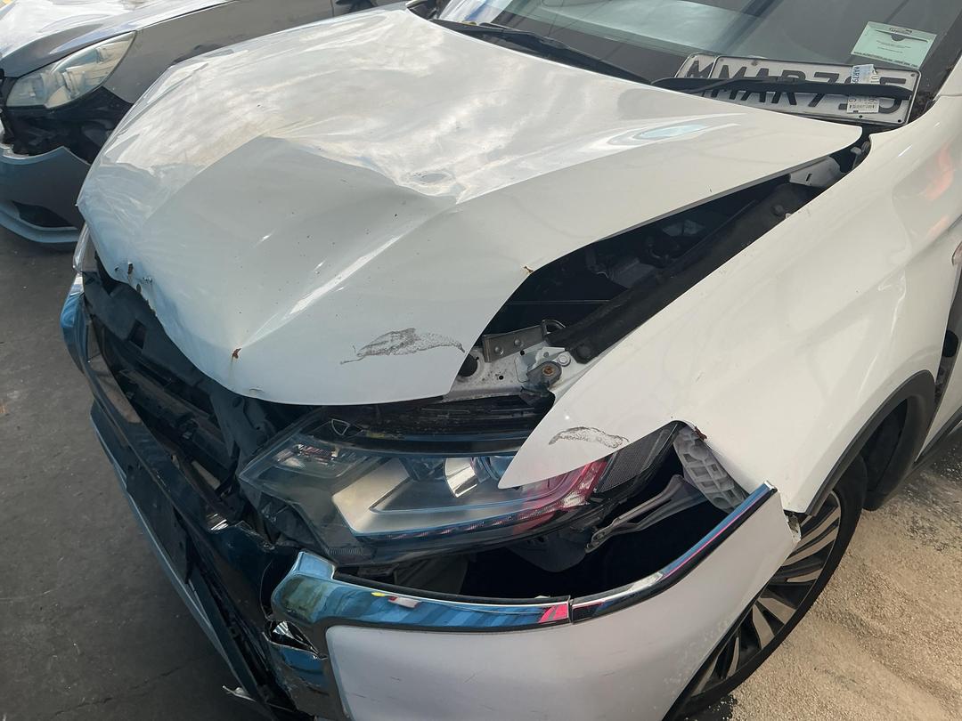 Photo '12' of Mitsubishi Outlander LS