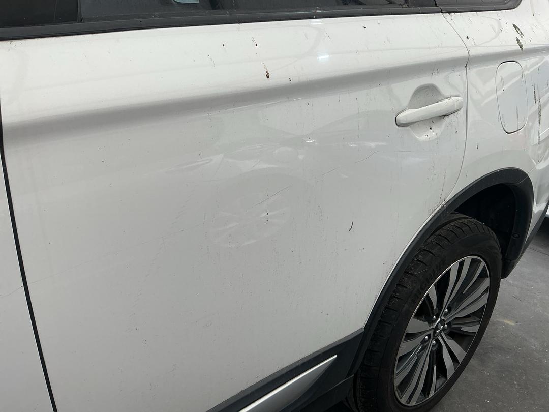 Photo '15' of Mitsubishi Outlander LS