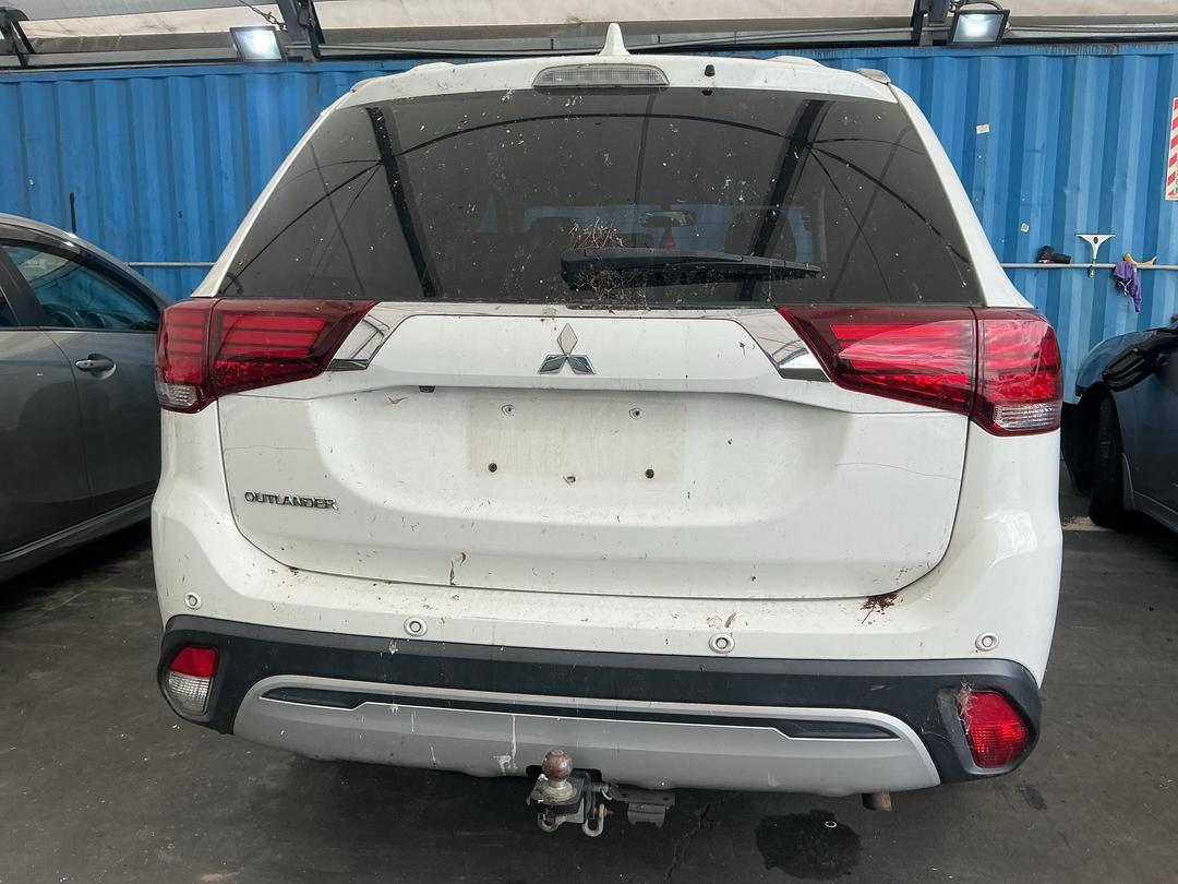 Photo '17' of Mitsubishi Outlander LS