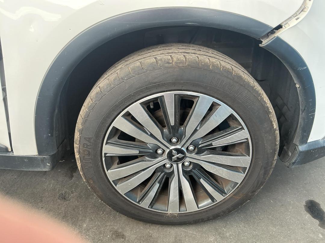 Photo '19' of Mitsubishi Outlander LS