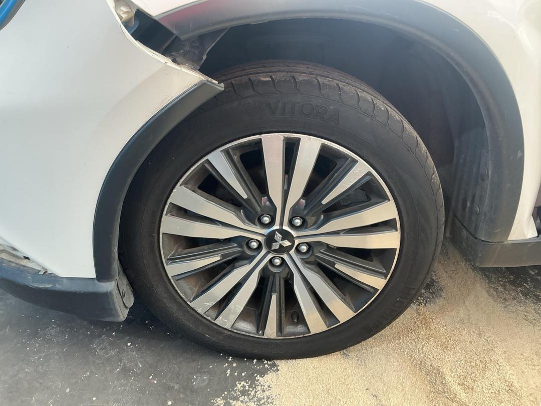 Photo '20' of Mitsubishi Outlander LS