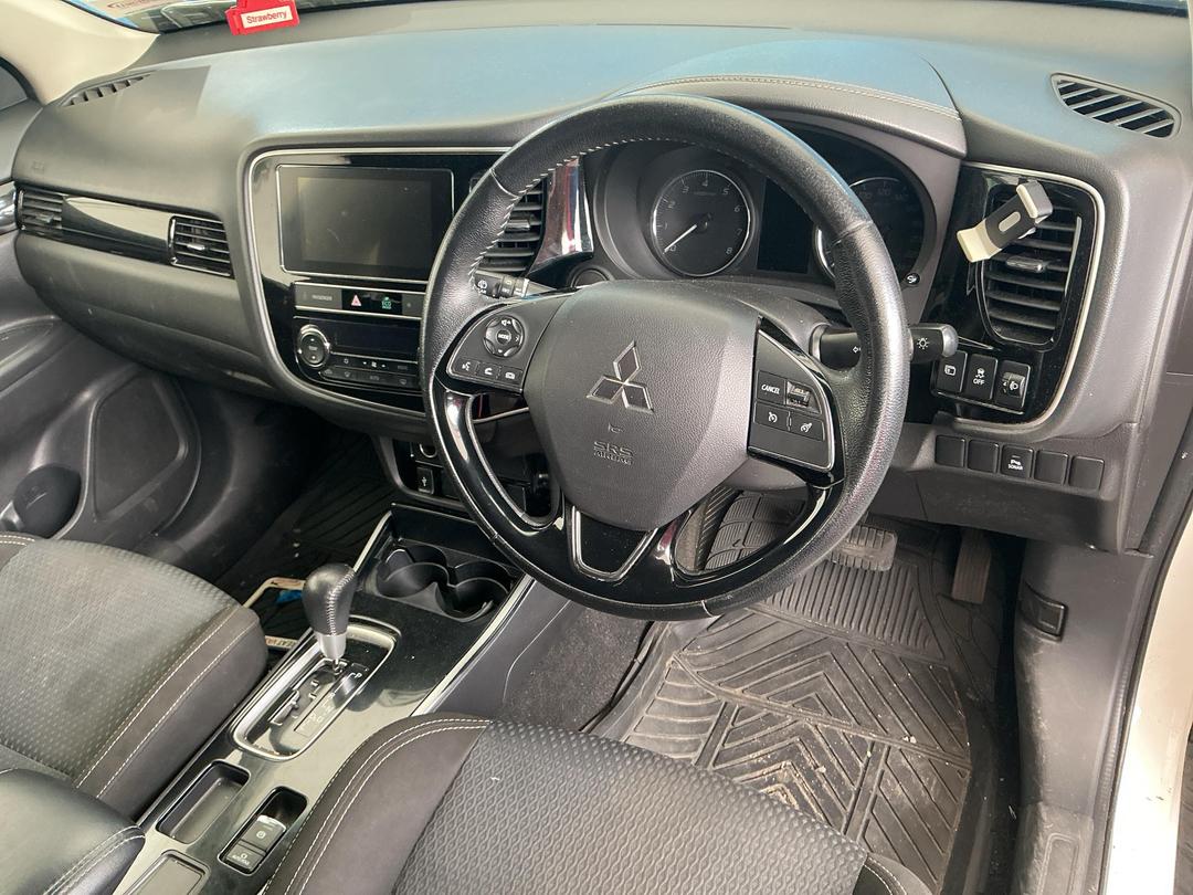 Photo '22' of Mitsubishi Outlander LS