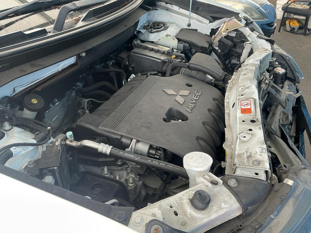 Photo '30' of Mitsubishi Outlander LS