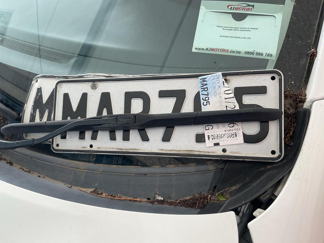 Photo '32' of Mitsubishi Outlander LS