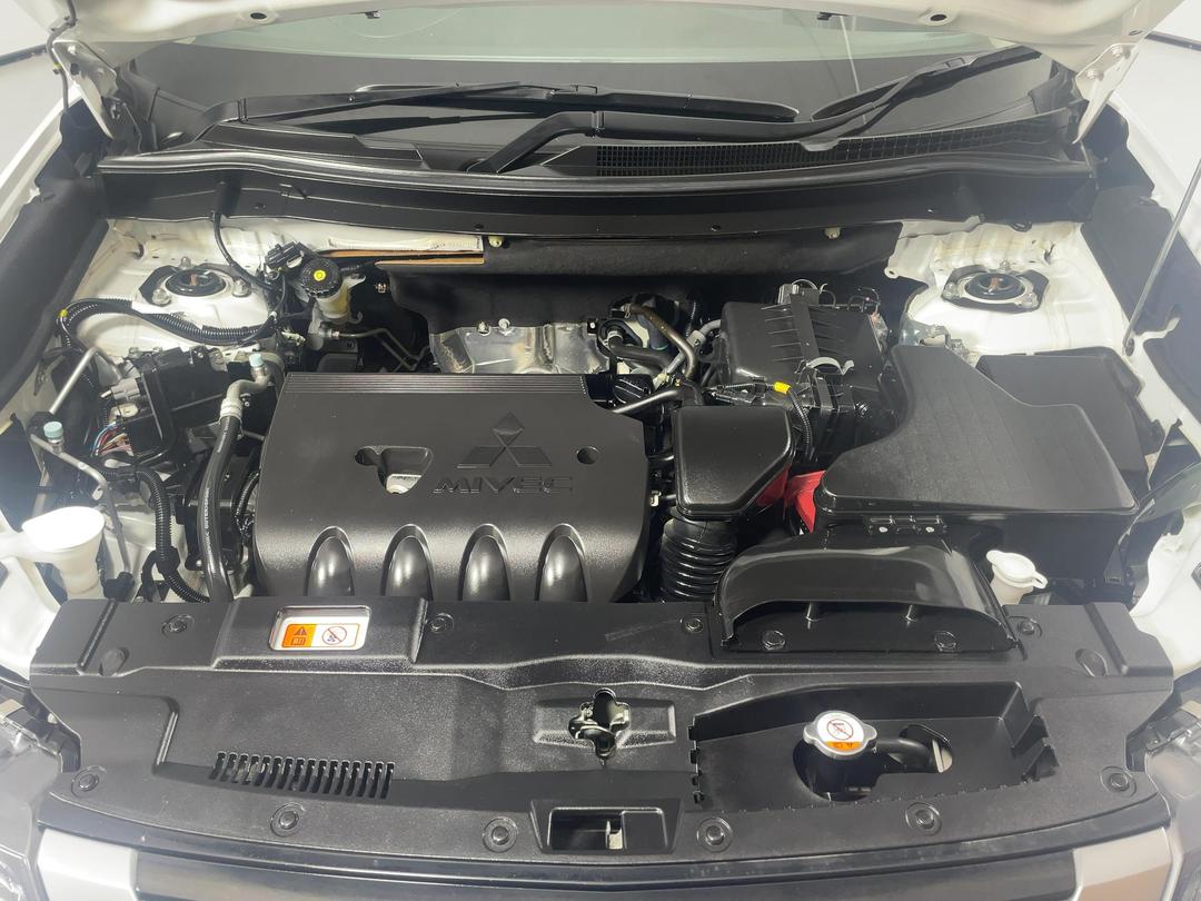 Photo '13' of Mitsubishi Outlander