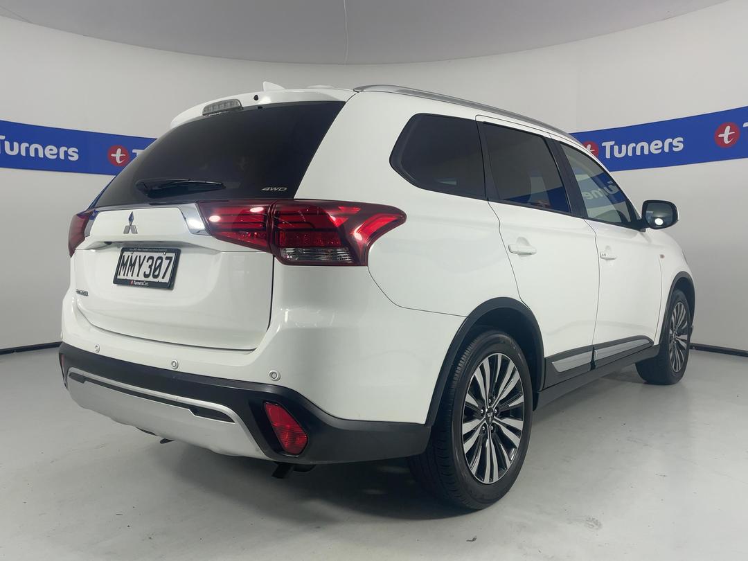 Photo '7' of Mitsubishi Outlander