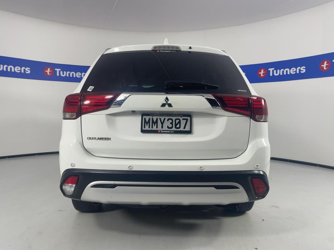 Photo '6' of Mitsubishi Outlander