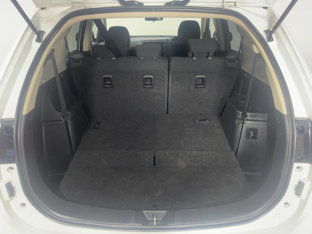 Photo '14' of Mitsubishi Outlander
