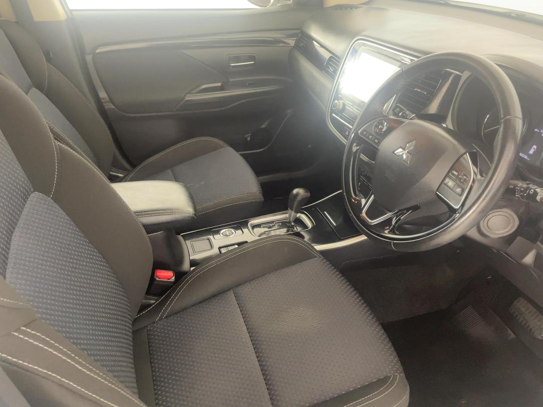 Photo '16' of Mitsubishi Outlander