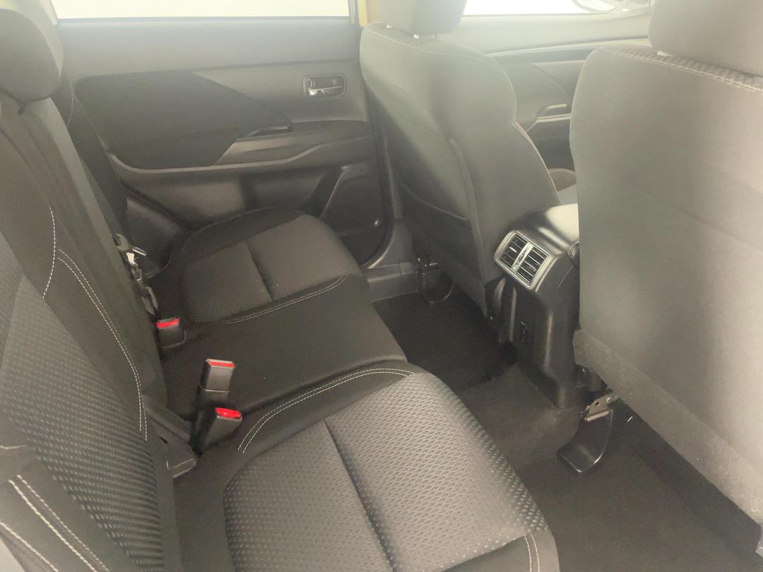 Photo '20' of Mitsubishi Outlander