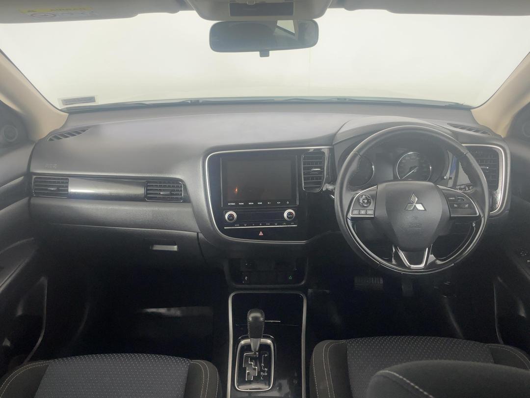 Photo '17' of Mitsubishi Outlander