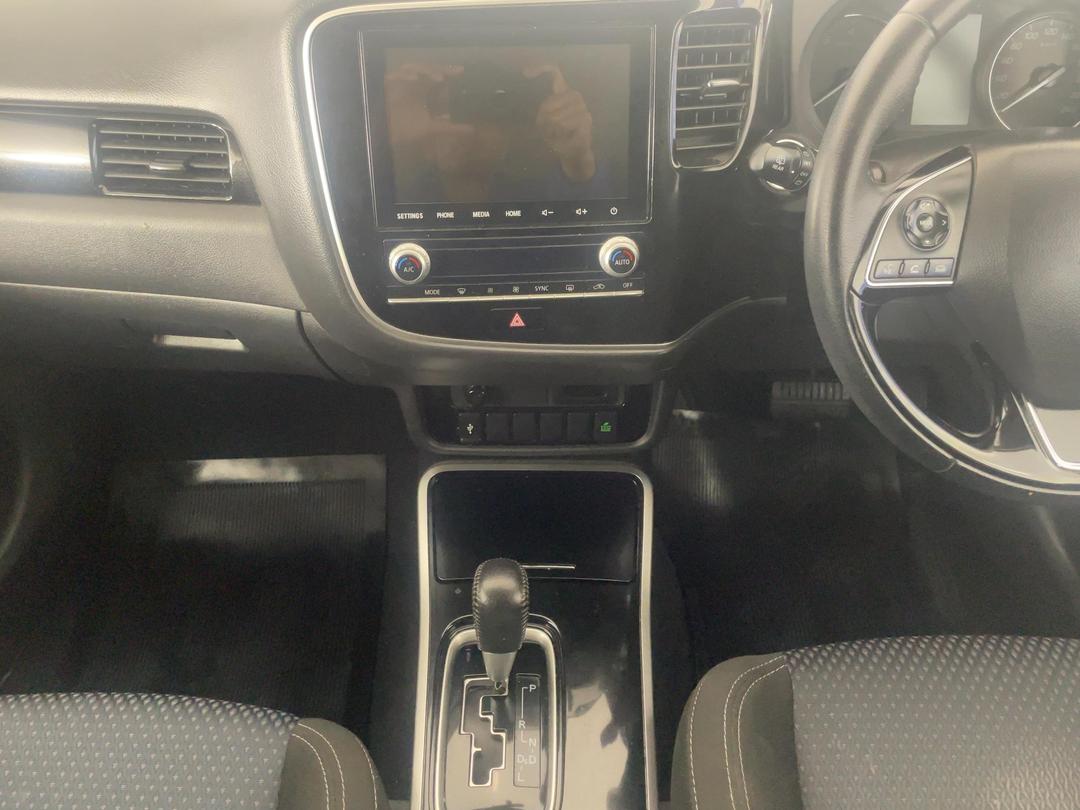 Photo '18' of Mitsubishi Outlander