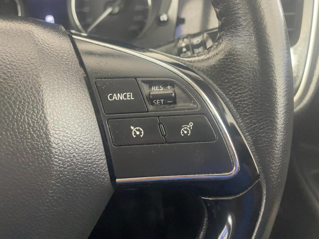 Photo '24' of Mitsubishi Outlander