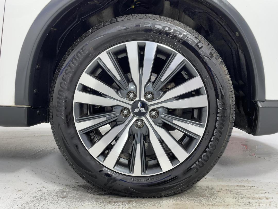 Photo '9' of Mitsubishi Outlander