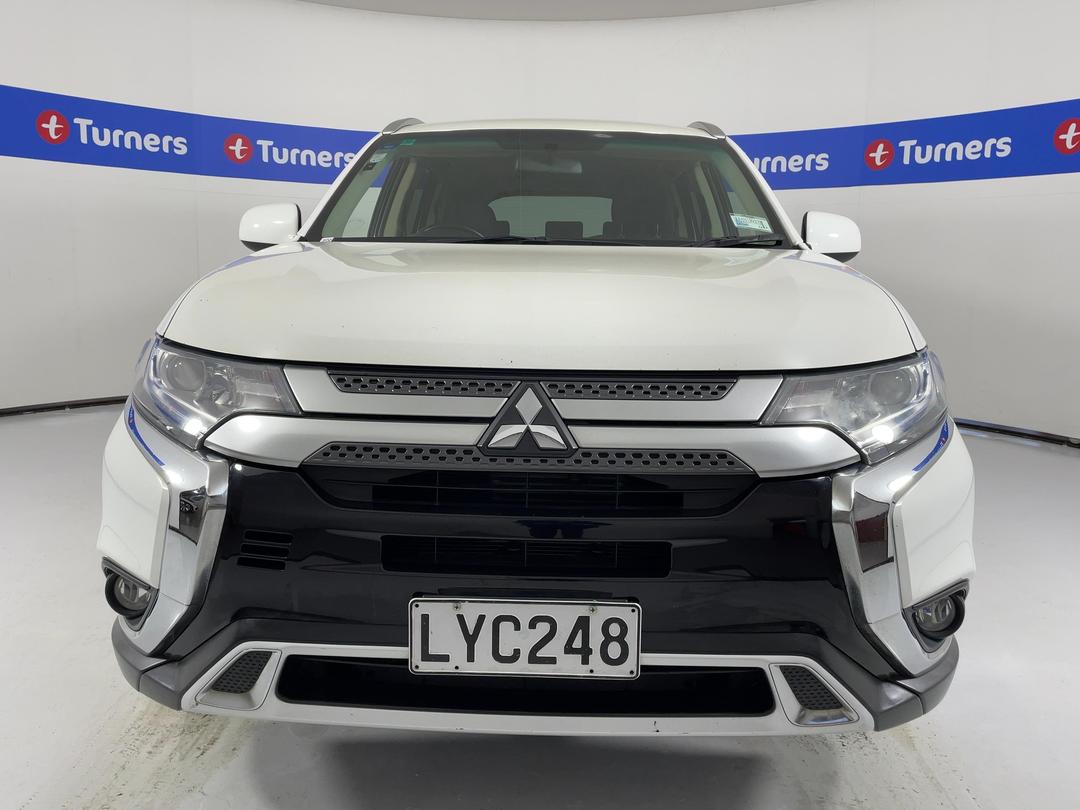 Photo '2' of Mitsubishi Outlander