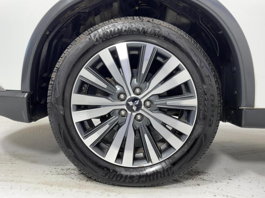 Photo '10' of Mitsubishi Outlander