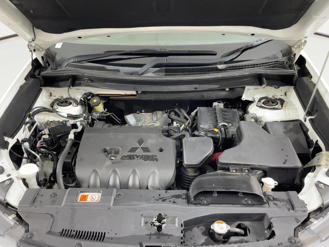Photo '13' of Mitsubishi Outlander