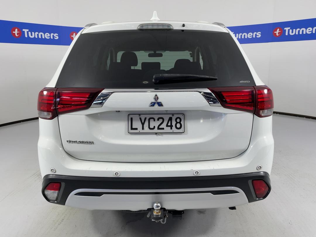 Photo '6' of Mitsubishi Outlander