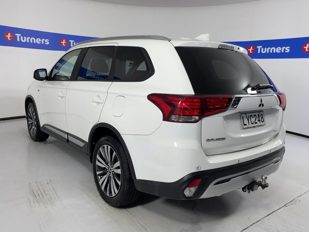 Photo '5' of Mitsubishi Outlander
