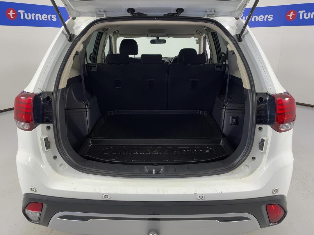 Photo '14' of Mitsubishi Outlander