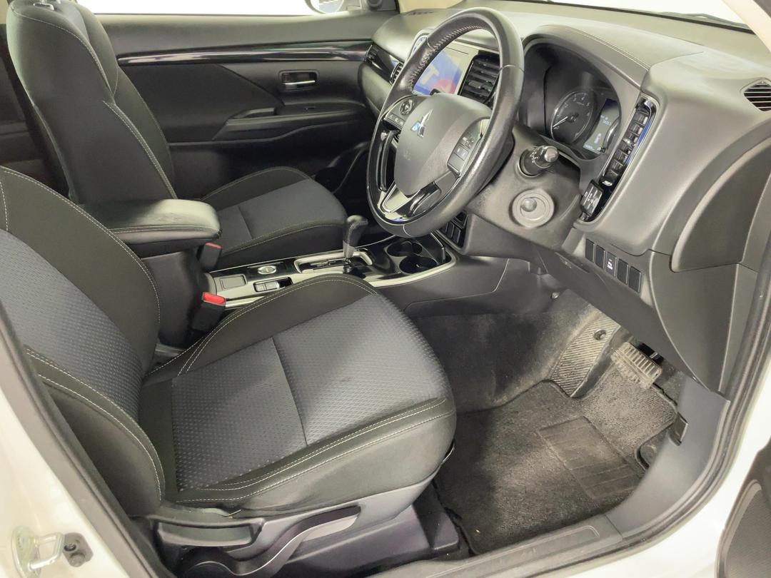 Photo '16' of Mitsubishi Outlander