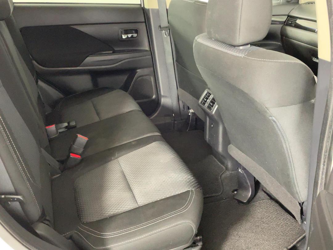 Photo '20' of Mitsubishi Outlander