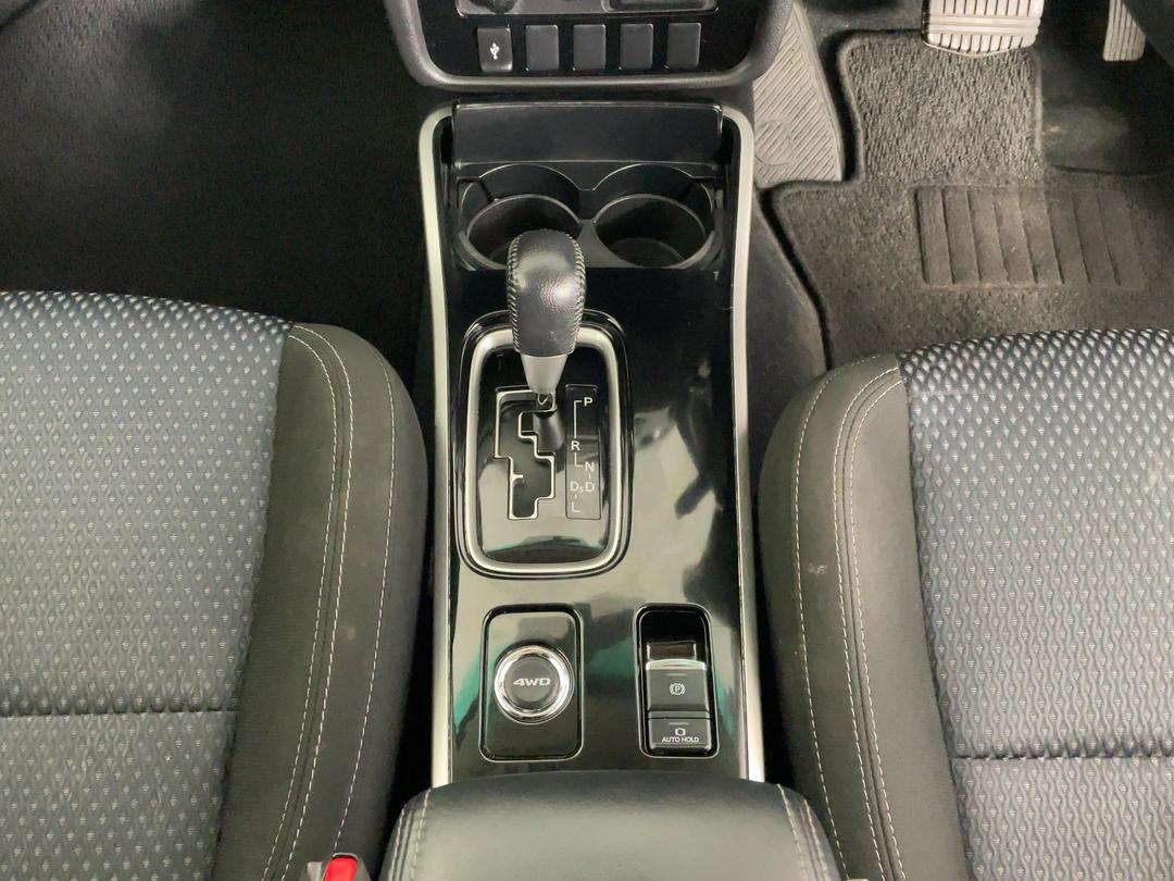 Photo '18' of Mitsubishi Outlander