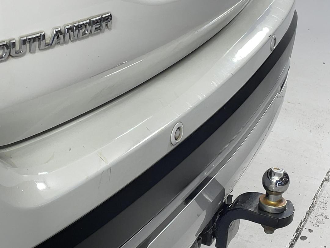 Photo '28' of Mitsubishi Outlander