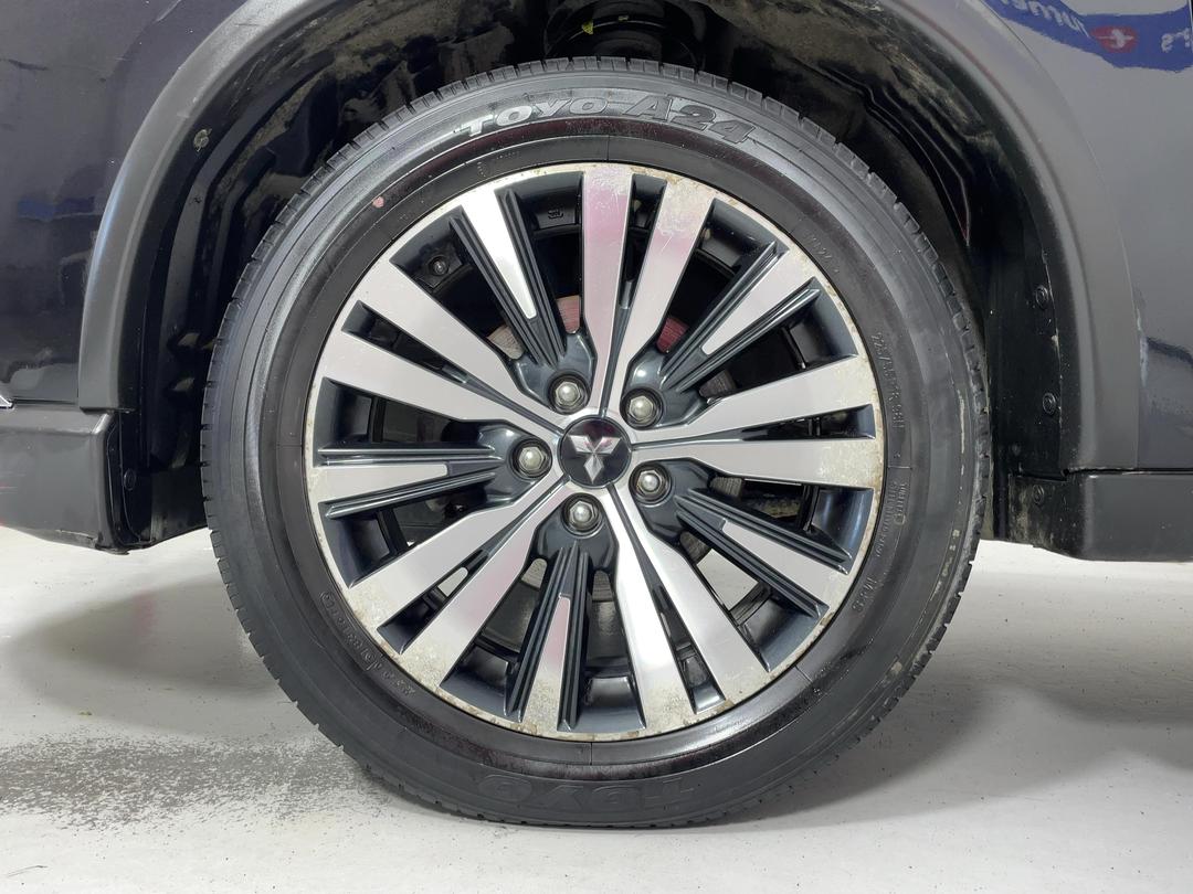 Photo '10' of Mitsubishi Outlander