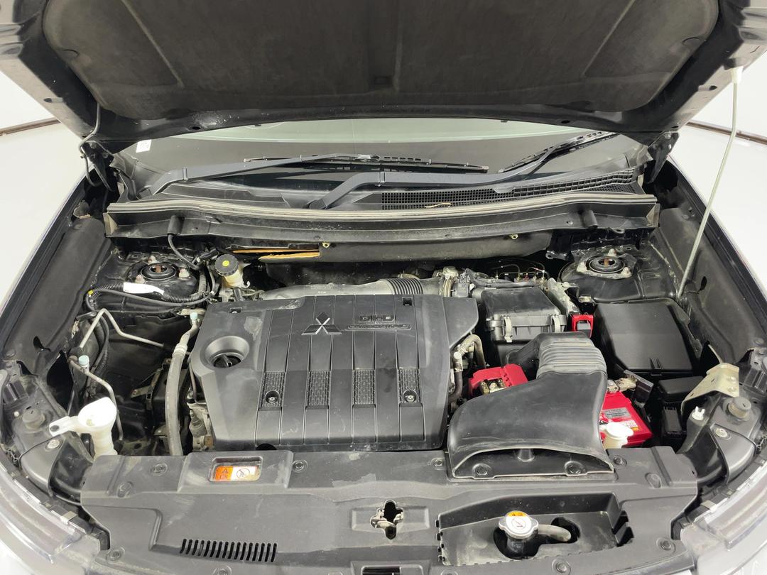 Photo '13' of Mitsubishi Outlander