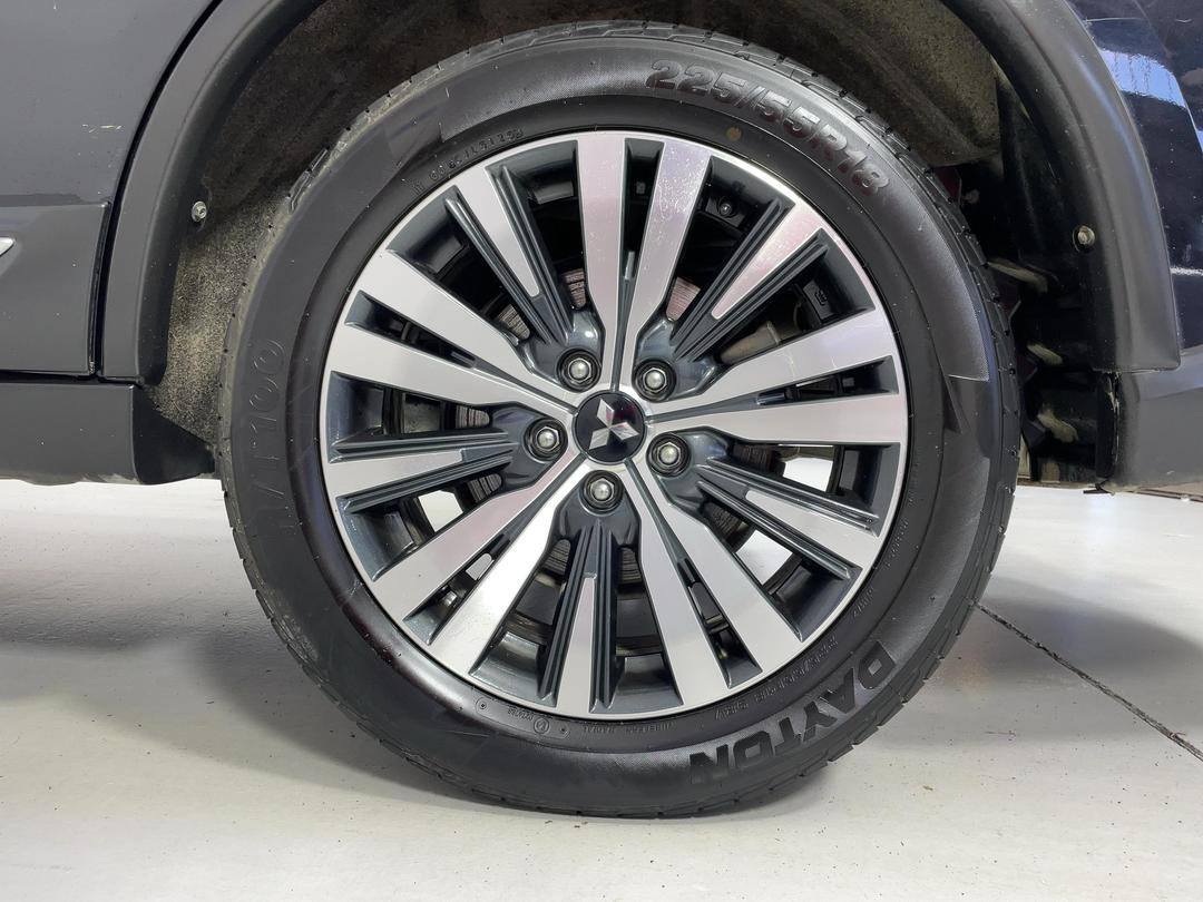 Photo '11' of Mitsubishi Outlander