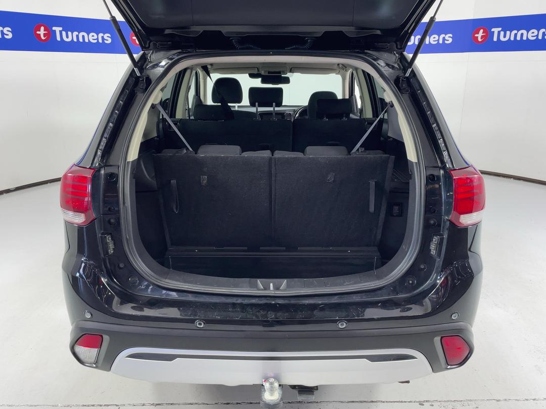 Photo '14' of Mitsubishi Outlander