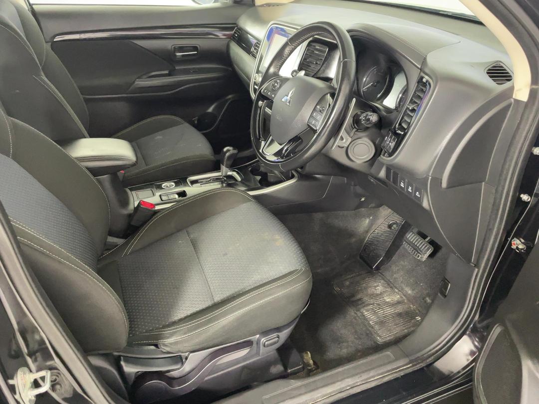 Photo '16' of Mitsubishi Outlander