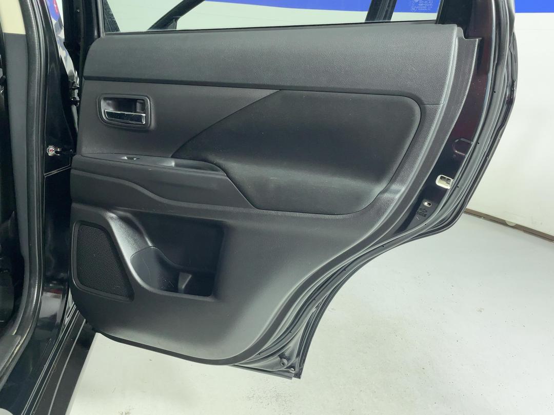 Photo '19' of Mitsubishi Outlander