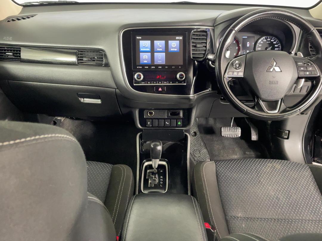 Photo '17' of Mitsubishi Outlander