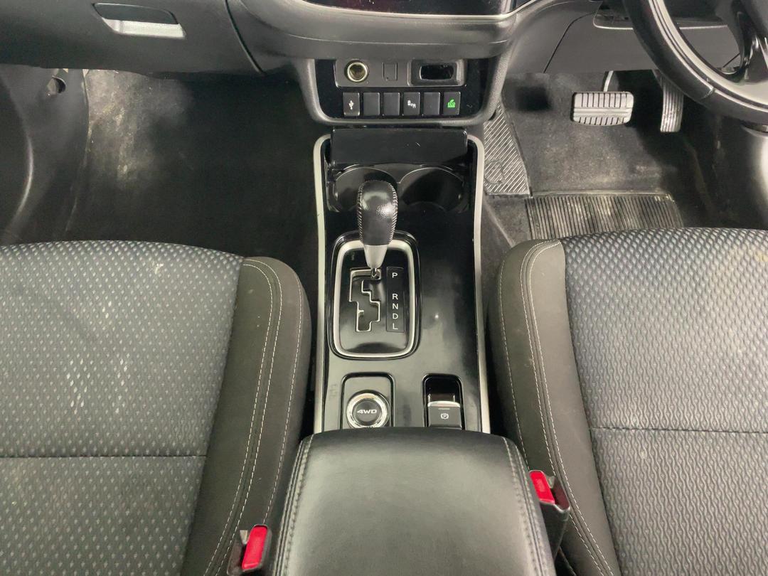 Photo '18' of Mitsubishi Outlander