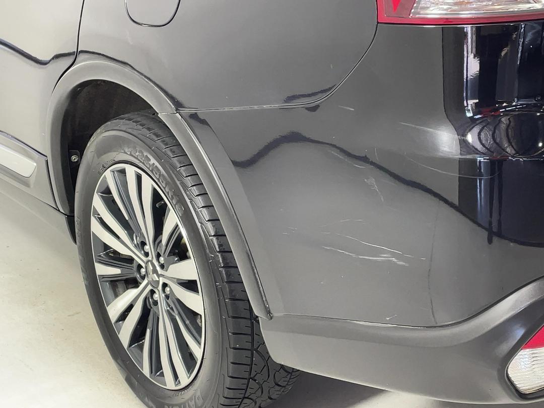 Photo '28' of Mitsubishi Outlander