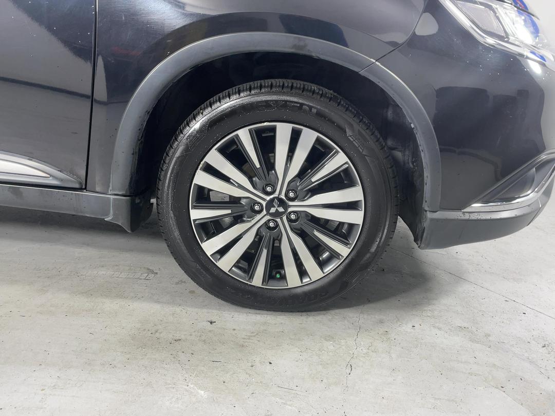 Photo '9' of Mitsubishi Outlander