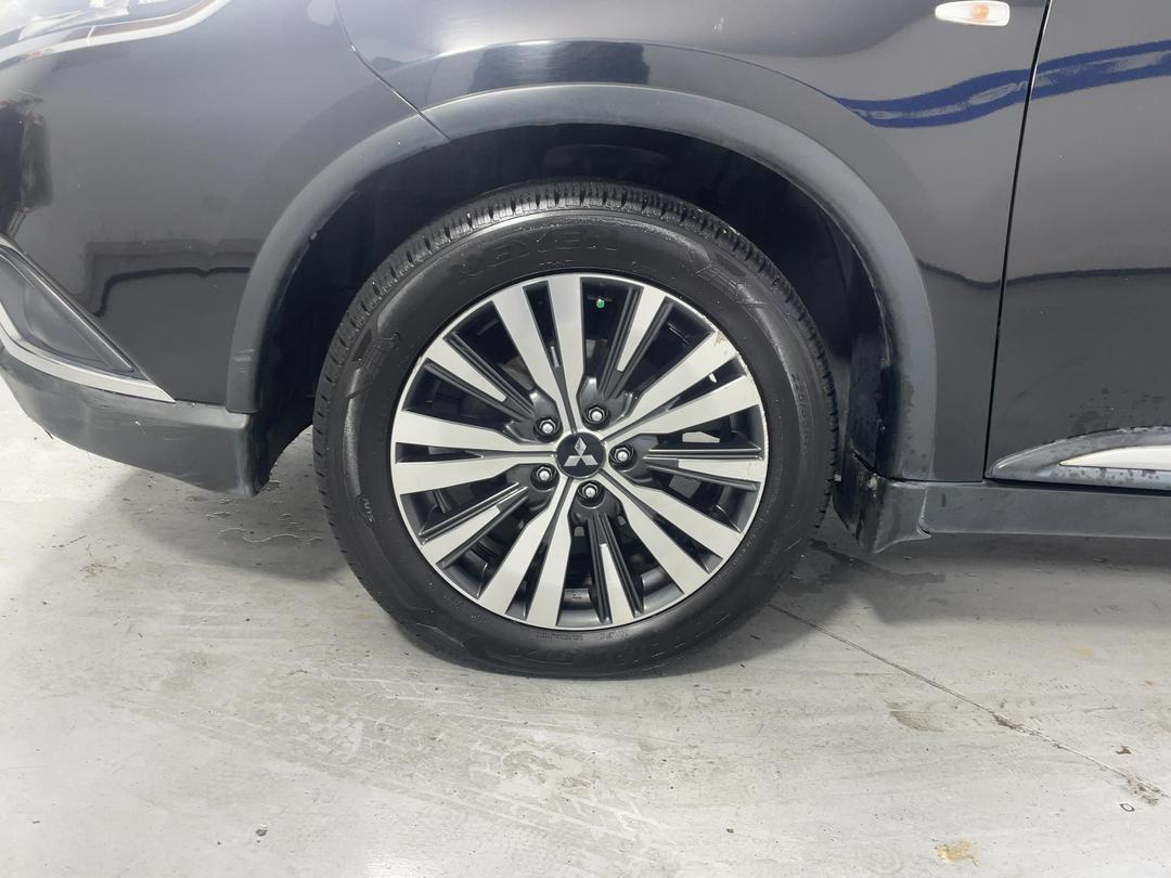 Photo '10' of Mitsubishi Outlander