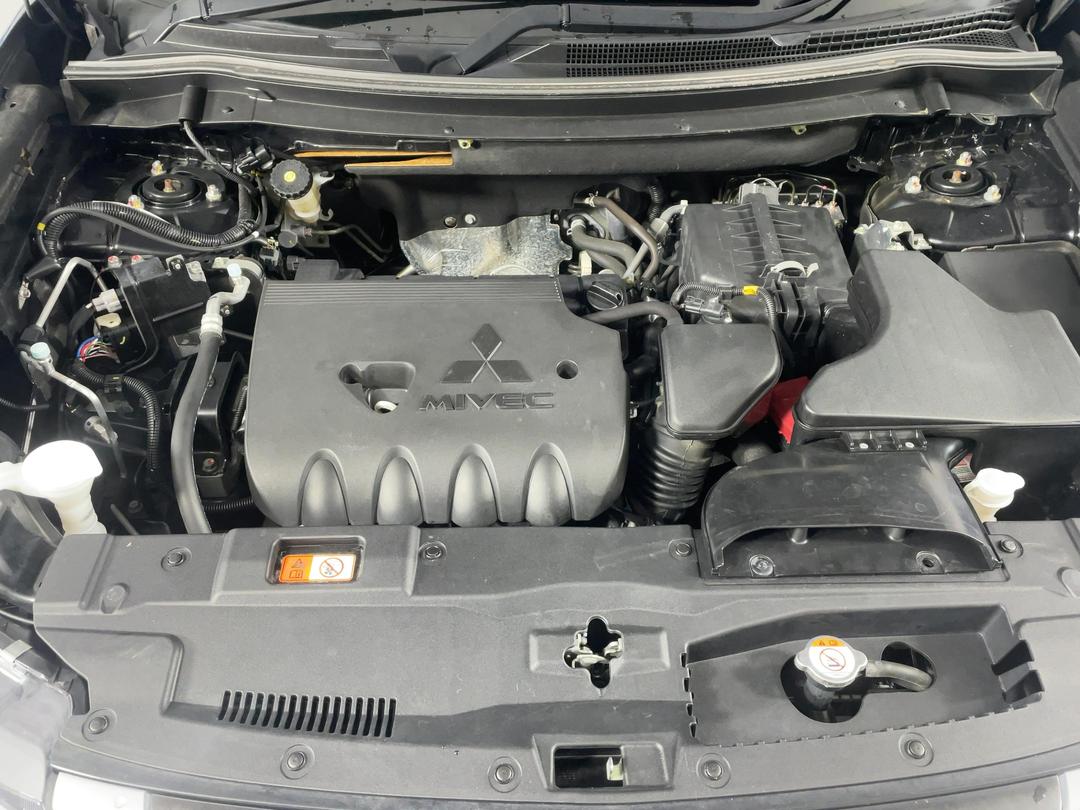 Photo '13' of Mitsubishi Outlander