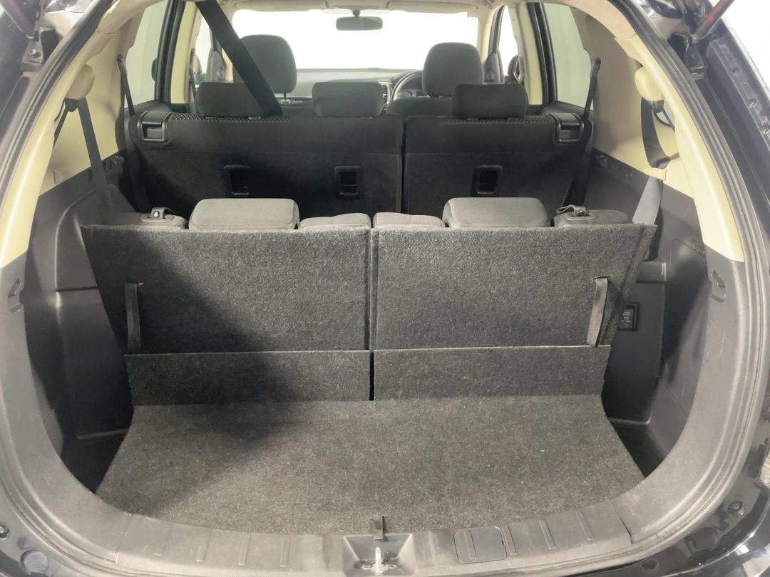 Photo '14' of Mitsubishi Outlander