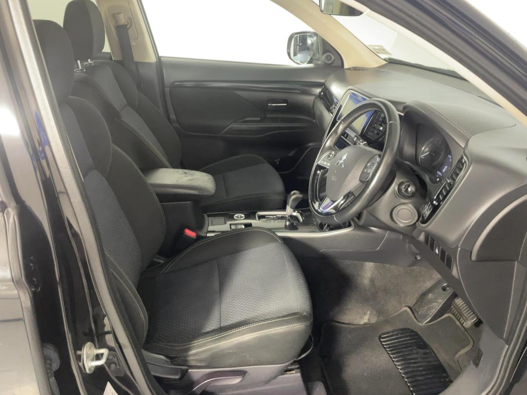 Photo '16' of Mitsubishi Outlander