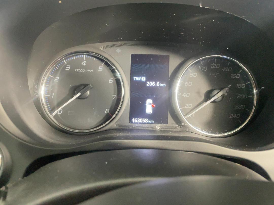 Photo '21' of Mitsubishi Outlander