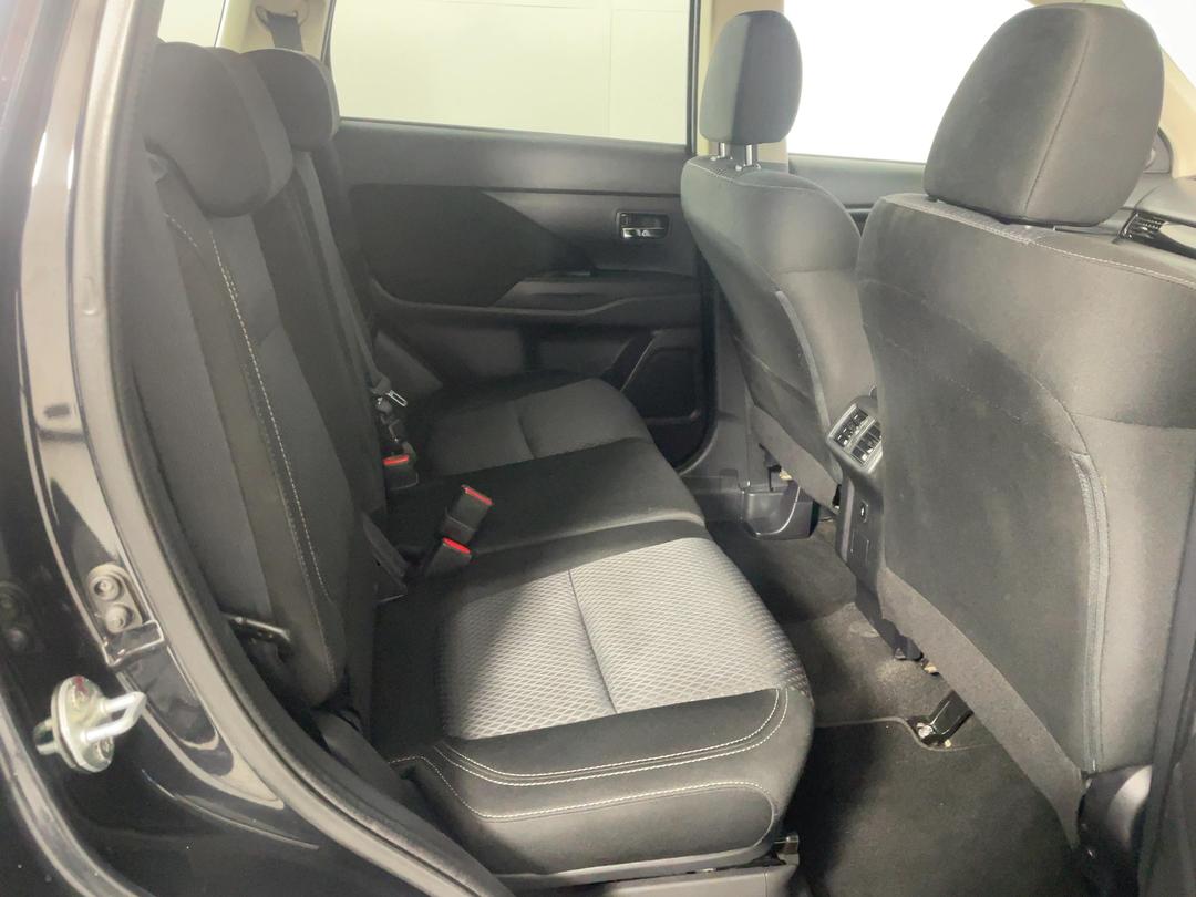 Photo '20' of Mitsubishi Outlander