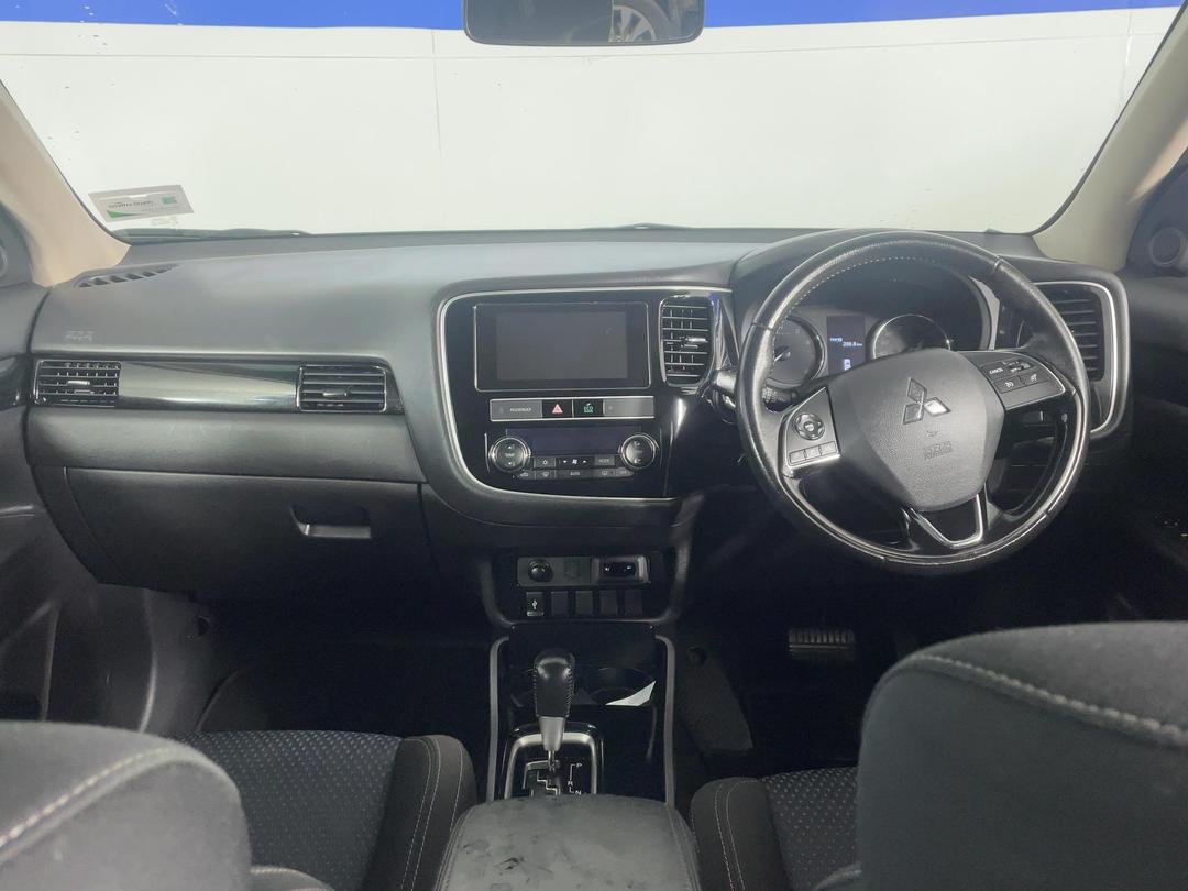 Photo '17' of Mitsubishi Outlander