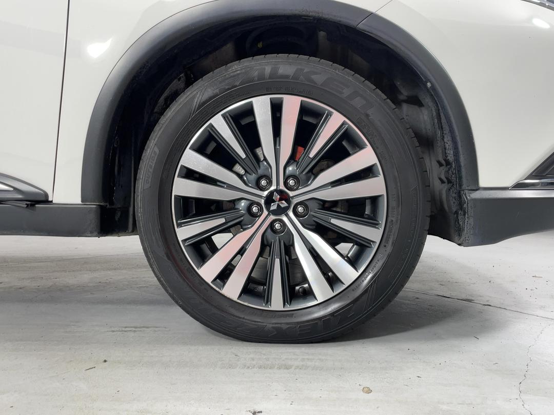 Photo '9' of Mitsubishi Outlander