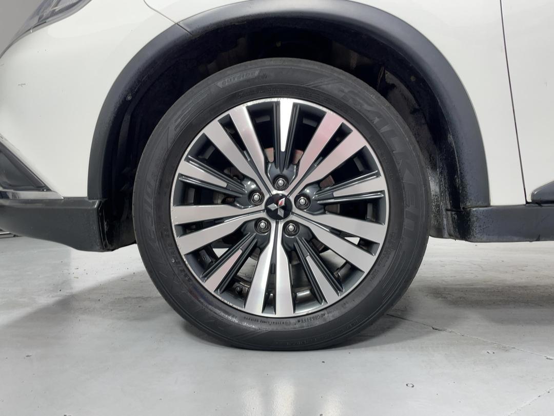 Photo '10' of Mitsubishi Outlander