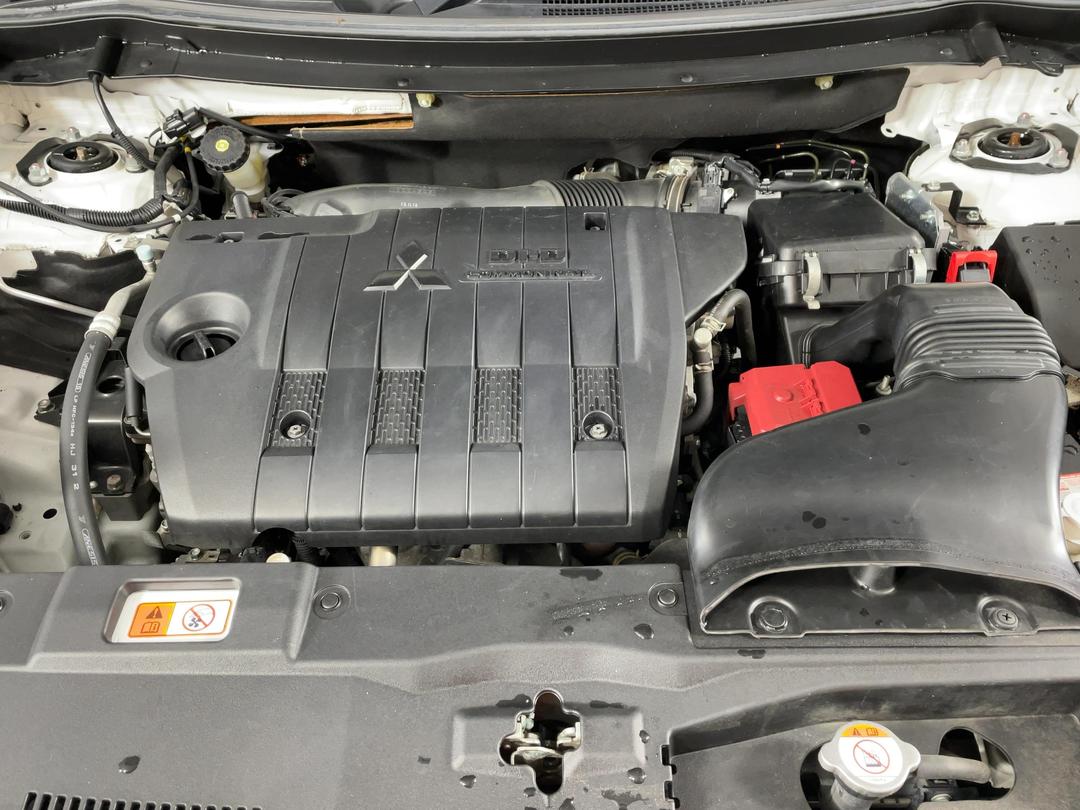Photo '13' of Mitsubishi Outlander