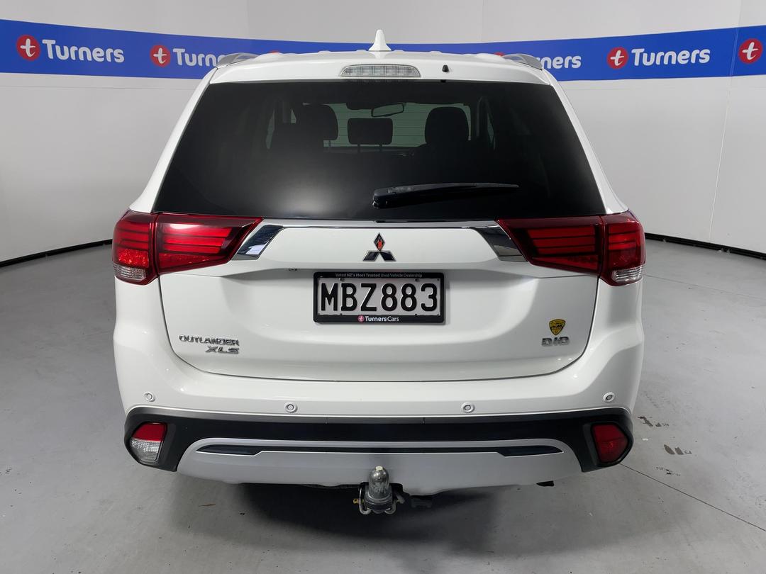 Photo '6' of Mitsubishi Outlander